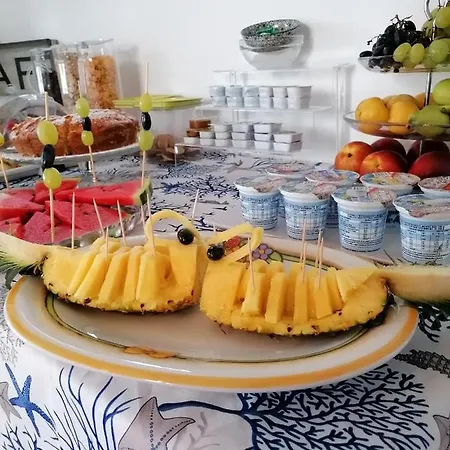 Alojamento de Acomodação e Pequeno-almoço Diana Brown Lípara